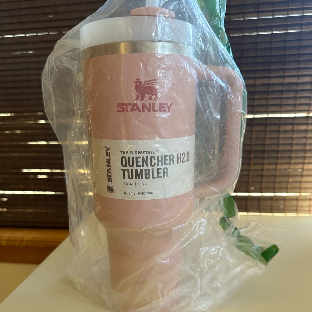 BNWT 40oz Pink Dusk Stanley Quencher